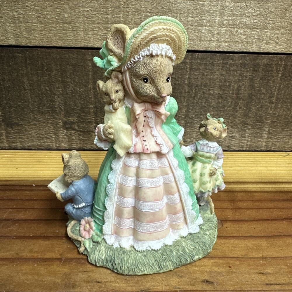 Victorian Collection Figurine, Victoria Nibbler, James, John & Jenny 1994 In Box